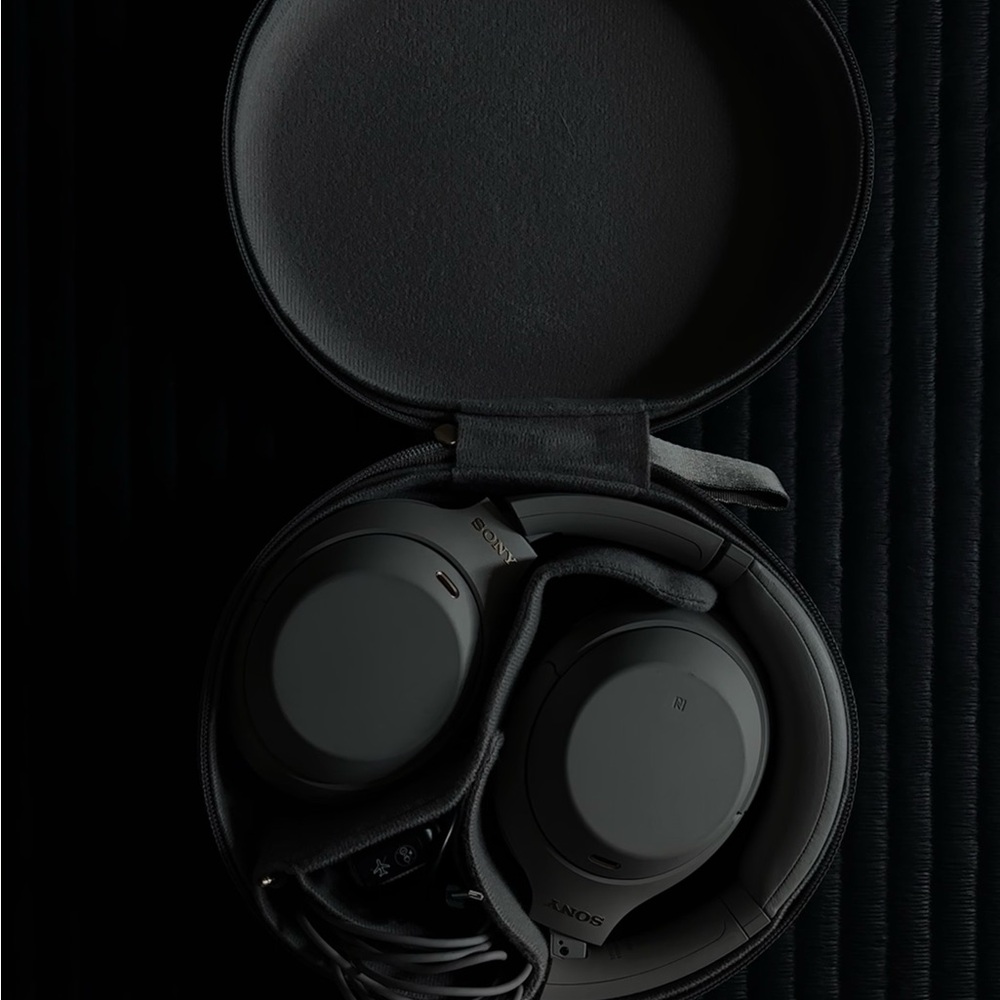 Sony xm4s sleek grey Wireless Headphones